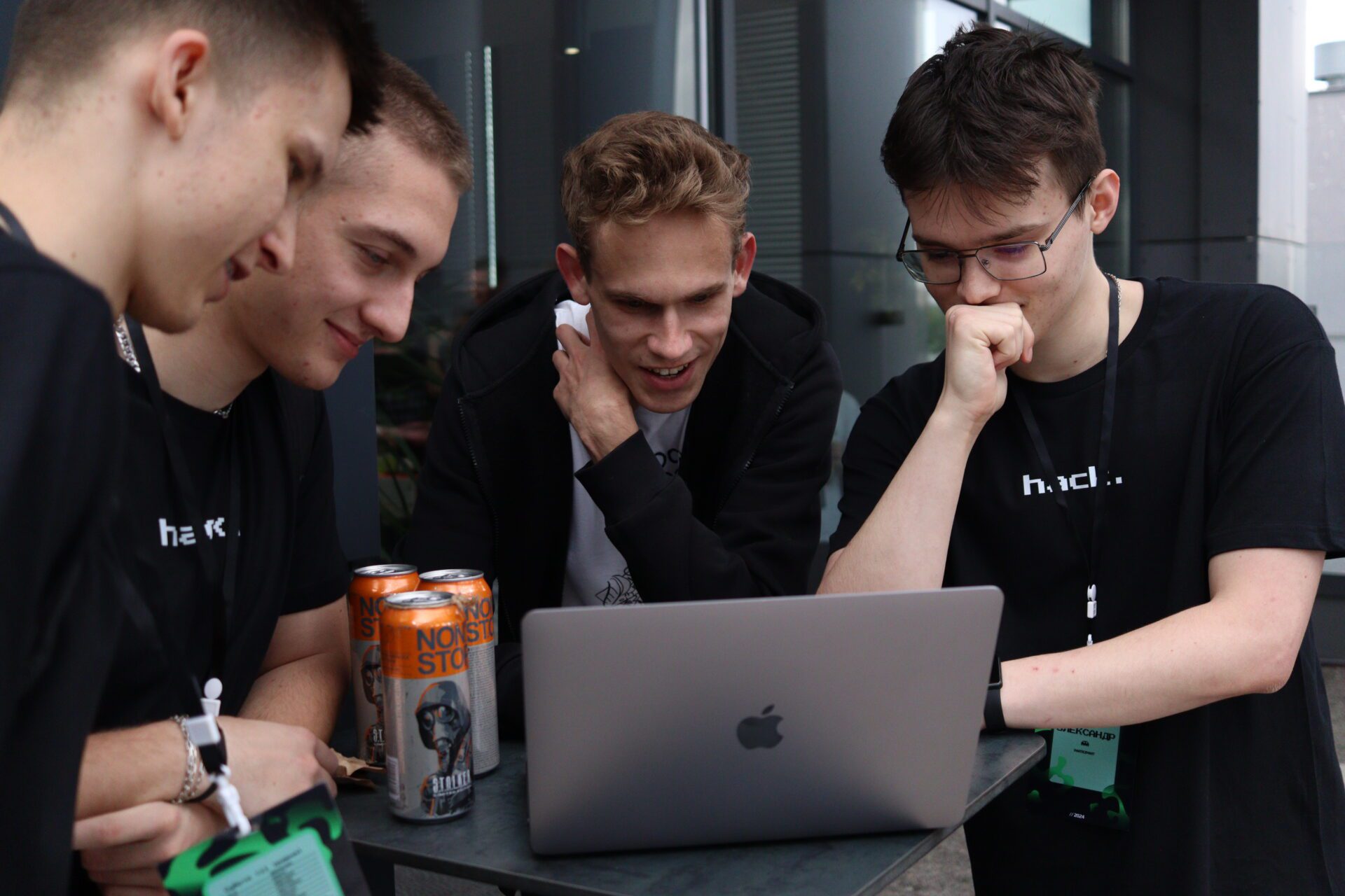 NON STOP supports BEST::HACKath0n!